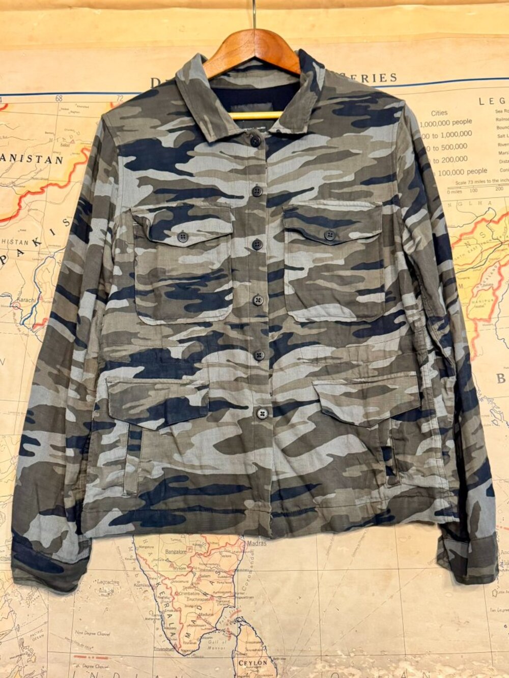 Sanctuary Camo Lightweight Jacket – Button Front, Interior Waist Pull, M
